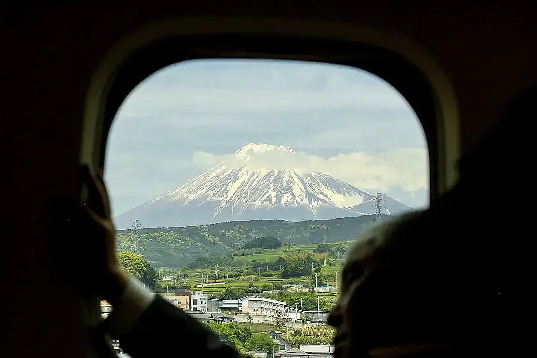车窗外的富士山